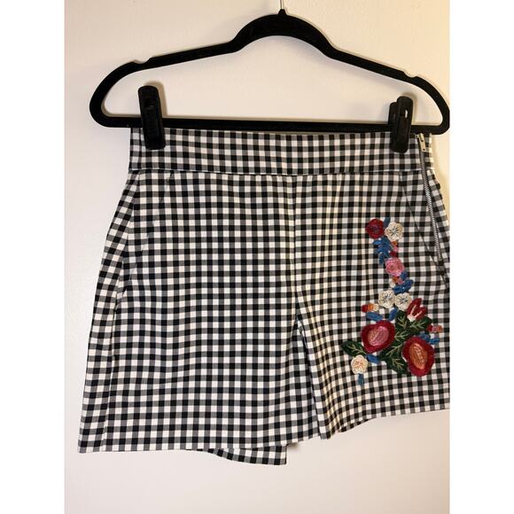 Zara Embroidered Floral Checkered High Rise Shorts - M - Picture 2 of 10